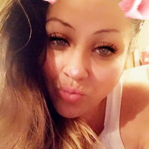 Meet your Posher, Caroline